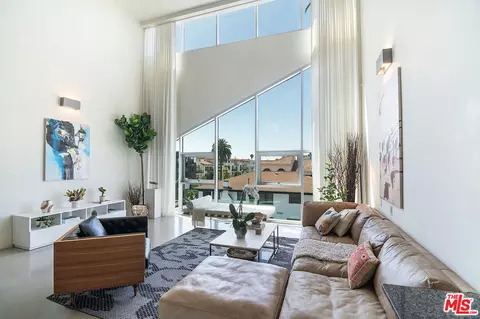 803 Wilcox Ave #11, Los Angeles, CA 90038