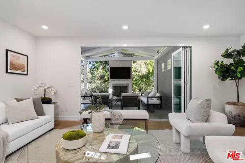 15831 Tobin Way, Sherman Oaks, CA 91403
