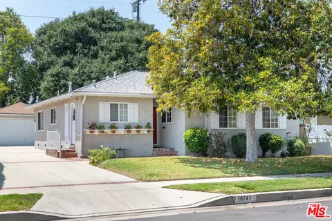 10741 Russett Ave, Sunland, CA 91040