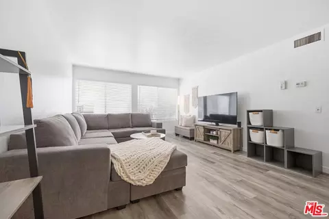 23515 Lyons Ave #233, Valencia, CA 91355