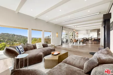 3233 Tareco Dr, Los Angeles, CA 90068