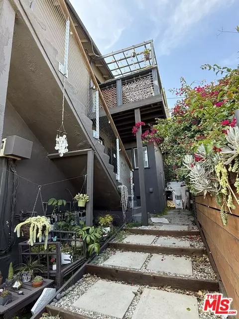 Exterior - 250 3rd Ave, Venice, CA 90291 photo 4 of 4