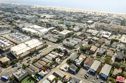 View/Area - 250 3rd Ave, Venice, CA 90291 photo 3 of 6