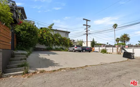 Exterior - 250 3rd Ave, Venice, CA 90291 photo 3 of 4