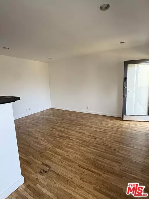 Living - 250 3rd Ave, Venice, CA 90291 photo 2 of 2