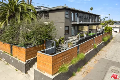 Exterior - 250 3rd Ave, Venice, CA 90291 photo 1 of 4