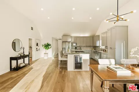 1026 S Windsor Blvd, Los Angeles, CA 90019