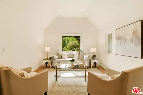 1026 S Windsor Blvd, Los Angeles, CA 90019