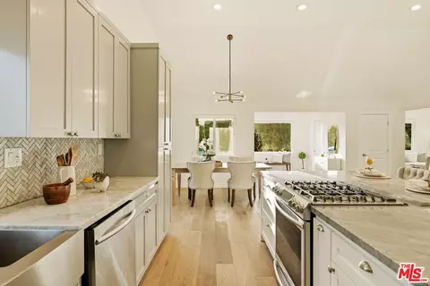 1026 S Windsor Blvd, Los Angeles, CA 90019