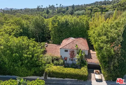 1135 Sunset Vale Ave, West Hollywood, CA 90069