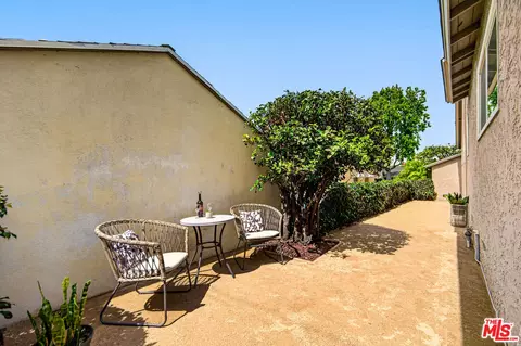 Exterior - 644 Hampton Rd, Burbank, CA 91504 photo 2 of 5