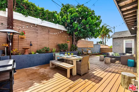 Exterior - 644 Hampton Rd, Burbank, CA 91504 photo 1 of 5
