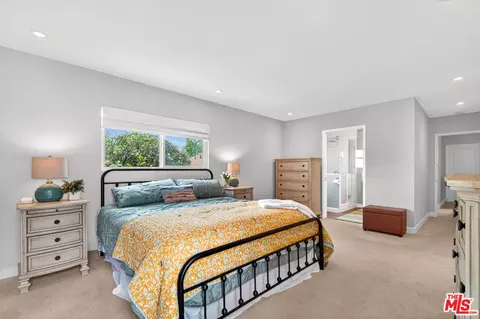 Bedroom - 644 Hampton Rd, Burbank, CA 91504 photo 1 of 4
