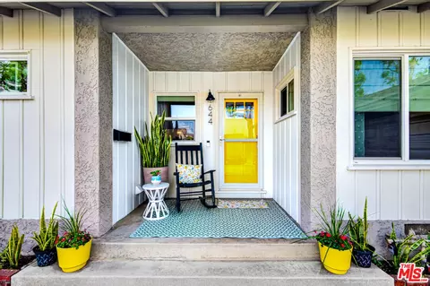 Exterior - 644 Hampton Rd, Burbank, CA 91504 photo 3 of 5