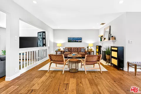 Living - 644 Hampton Rd, Burbank, CA 91504 photo 2 of 2