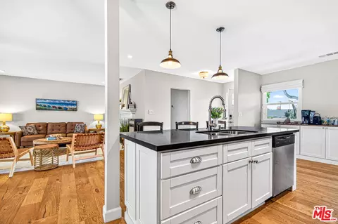 Kitchen - 644 Hampton Rd, Burbank, CA 91504 photo 4 of 4