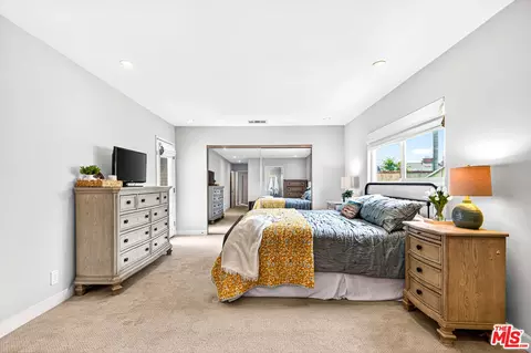 Bedroom - 644 Hampton Rd, Burbank, CA 91504 photo 4 of 4