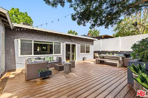 Exterior - 644 Hampton Rd, Burbank, CA 91504 photo 4 of 5