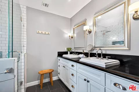Bath - 644 Hampton Rd, Burbank, CA 91504 photo 3 of 3