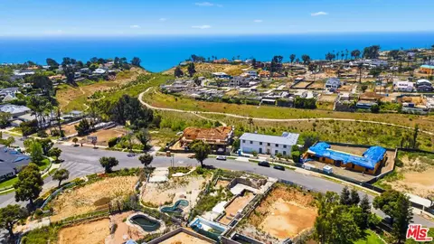 622 Alma Real Dr, Pacific Palisades, CA 90272