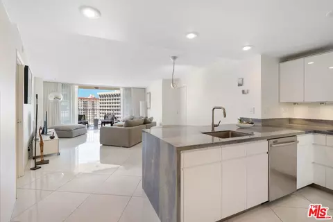700 E Ocean Blvd #1501, Long Beach, CA 90802
