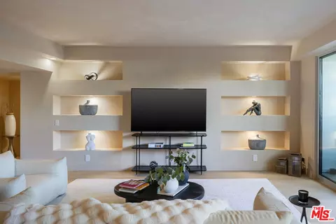 818 N Doheny Dr #205, West Hollywood, CA 90069