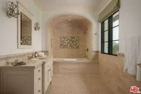 Bath - 1475 E Mountain Dr, Santa Barbara, CA 93108 photo 3 of 4