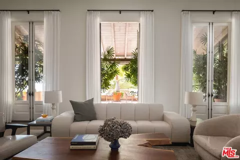 6964 Los Tilos Rd, Los Angeles, CA 90068