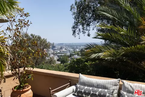 6964 Los Tilos Rd, Los Angeles, CA 90068