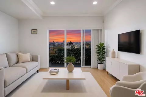 3061 W 12th Pl #308, Los Angeles, CA 90006