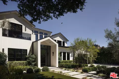 13907 Chandler Blvd, Sherman Oaks, CA 91401