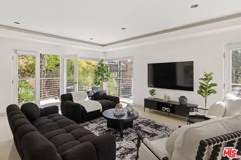 3111 Belden Dr, Los Angeles, CA 90068
