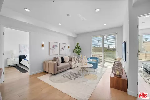 105 S Mariposa Ave #204, Los Angeles, CA 90004