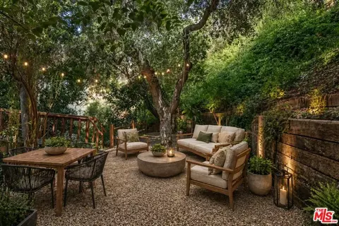 2180 Laurel Canyon Blvd, Los Angeles, CA 90046