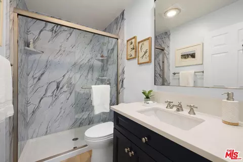 Bath - 109 Los Robles St, Oxnard, CA 93035 photo 2 of 2