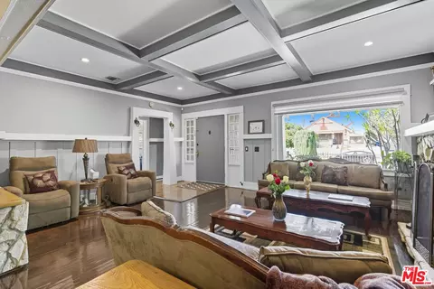 2114 W 28th St, Los Angeles, CA 90018