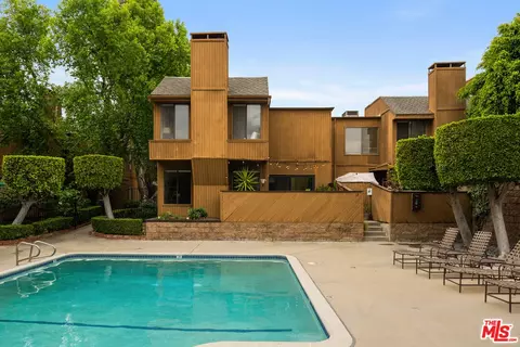 100 Hurlbut St #12, Pasadena, CA 91105