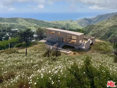 62 Tuna Canyon Rd, Topanga, CA 90290