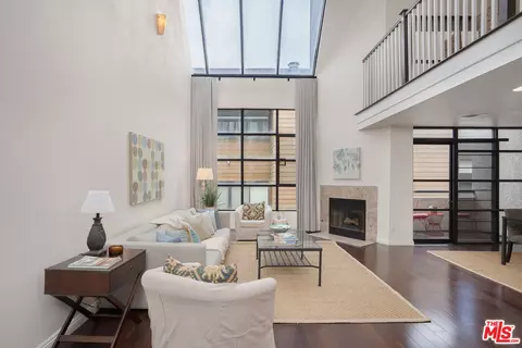 11636 Montana Ave #311, Los Angeles, CA 90049