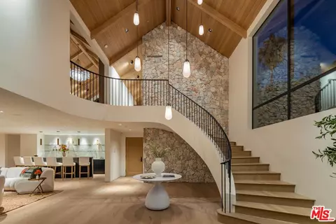 12309 Viewcrest Rd, Studio City, CA 91604