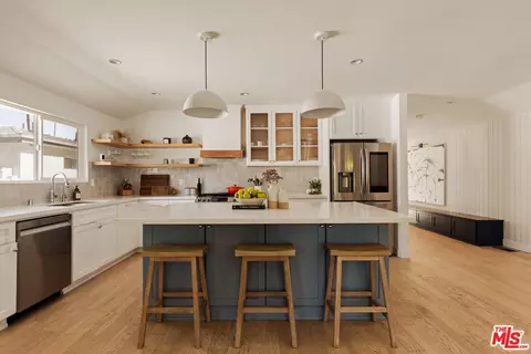 6448 Peach Ave, Van Nuys, CA 91406