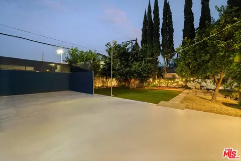 Exterior - 6448 Peach Ave, Van Nuys, CA 91406 photo 5 of 5
