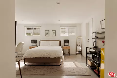 Bedroom - 6448 Peach Ave, Van Nuys, CA 91406 photo 4 of 6
