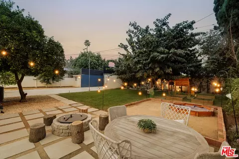 Exterior - 6448 Peach Ave, Van Nuys, CA 91406 photo 2 of 5
