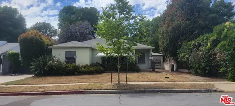 6555 De Celis Pl, Van Nuys, CA 91406