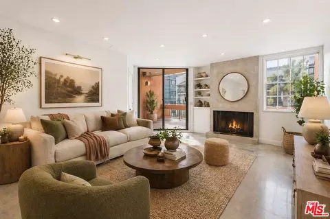 740 N Kings Rd #102, West Hollywood, CA 90069