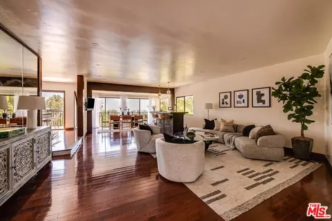 9234 Kinglet Dr, Los Angeles, CA 90069