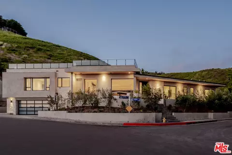 1205 Las Lomas Pl, Pacific Palisades, CA 90272