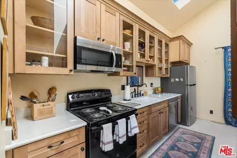 Kitchen - 12055 Munsey Rd, Cantil, CA 93519 photo 2 of 4