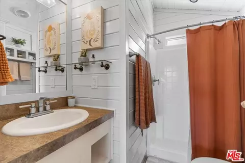 Bath - 12055 Munsey Rd, Cantil, CA 93519 photo 4 of 5